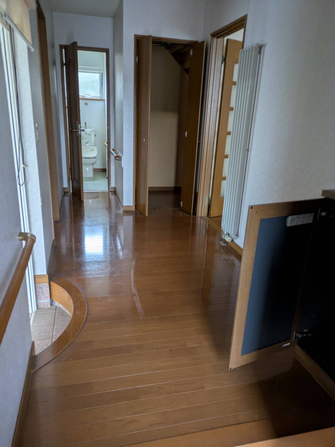 実家じまいの作業後に家財がなくなった廊下
